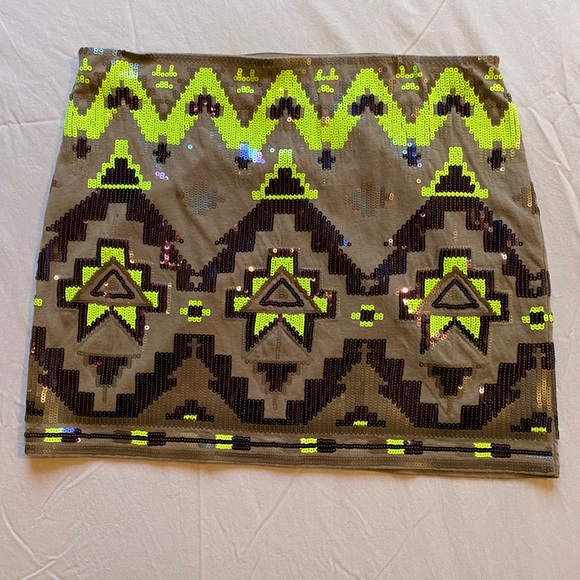 Express Mini Skirt with Print Sequin Pattern - Picture 3 of 3